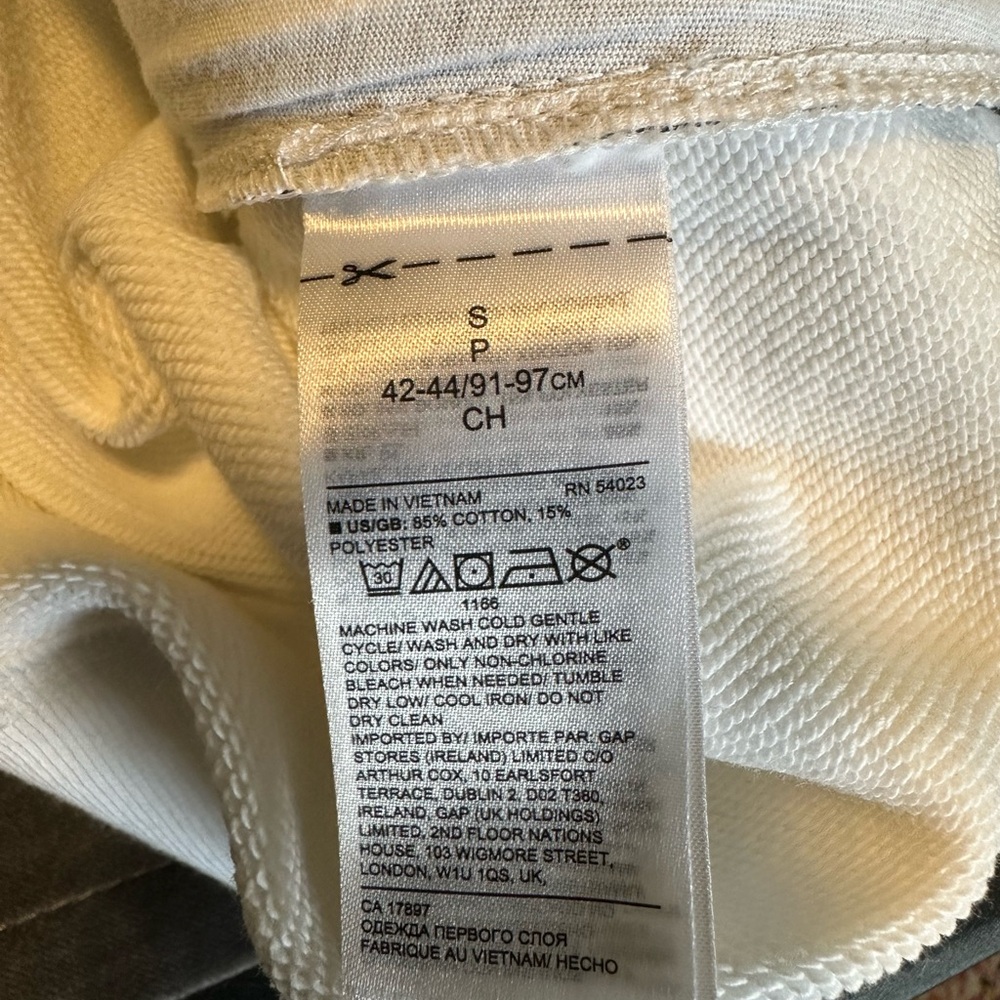 White pullover sweatshirt - Picture 5 of 6